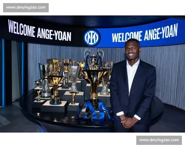 官宣倒计时博尼周二体检,国米敲定 2400 万欧元五年长约 官宣倒计时博尼周二体检,国米敲定 2400 万欧元五年长约