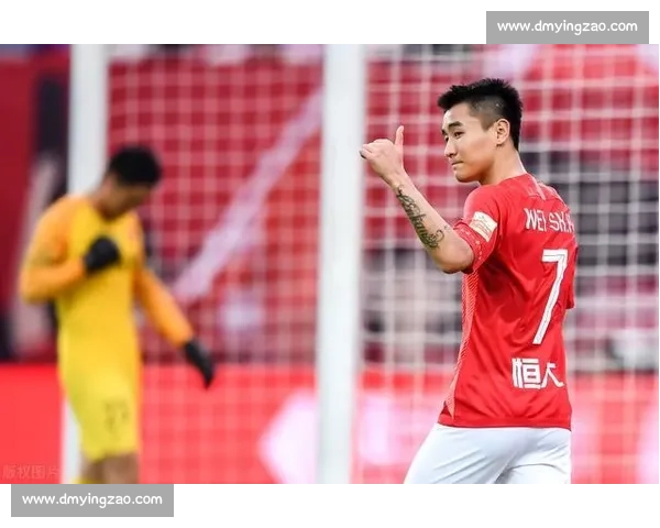 铁西夜燃冲超梦!杨旭陈星领唱,辽宁铁人 3-0 登顶中甲 铁西夜燃冲超梦!杨旭陈星领唱,辽宁铁人 3-0 登顶中甲