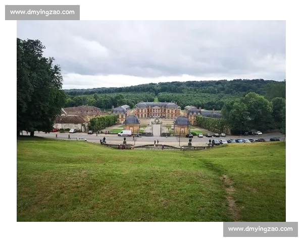 法国凡尔赛跑首迎中国品牌：特步领衔 “中国智造” 亮相凡尔赛